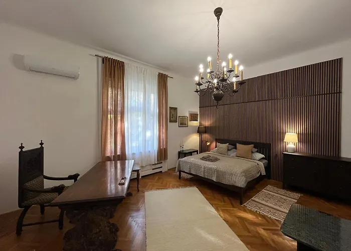Hillside Luxury With Free Garage