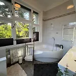 Hillside Luxury With Free Garage *