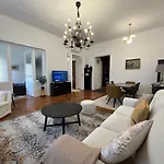 Hillside Luxury With Free Garage Apartmán Budapešť