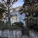 Hillside Luxury With Free Garage