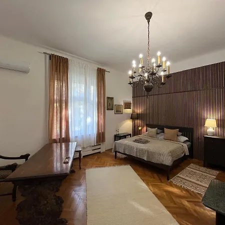 Hillside Luxury With Free Garage