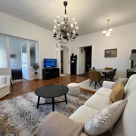 Hillside Luxury With Free Garage Apartment Budapest